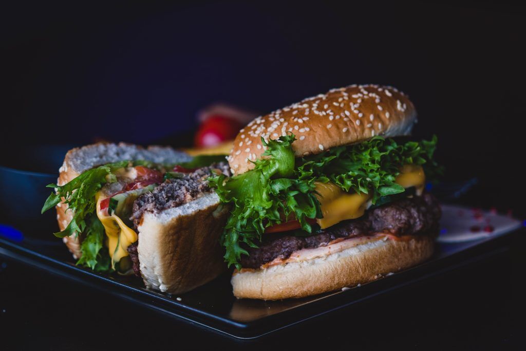 Fast food a dieta ketogeniczna - jak to pogodzić?